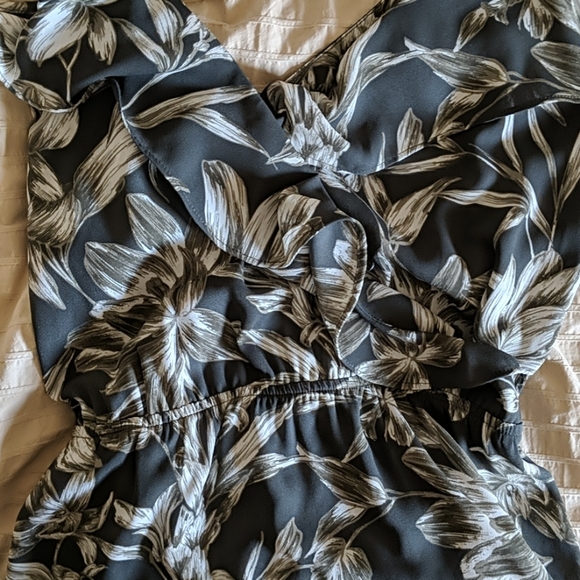 Long cold shoulder summer dress - Picture 3 of 3